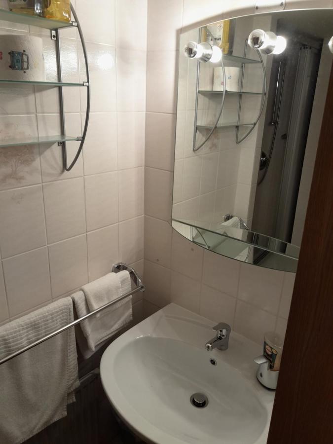 Apartment Mit Kueche Und Balkon Oder Terrasse, Ruhig Und Gut Erreichbar Piding Bagian luar foto